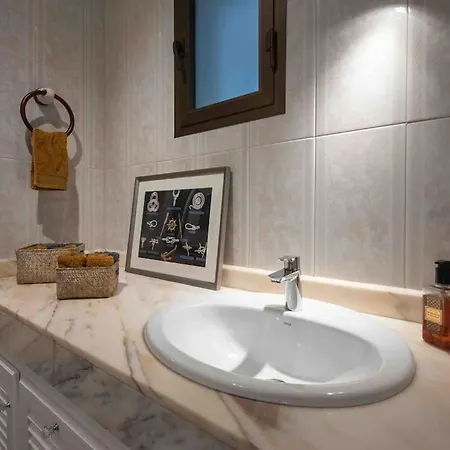 200m2 Lovely Townhouse, Near And Restaurants Apartment *