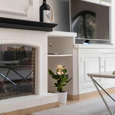 200m2 Lovely Townhouse, Near And Restaurants Apartment Estepona