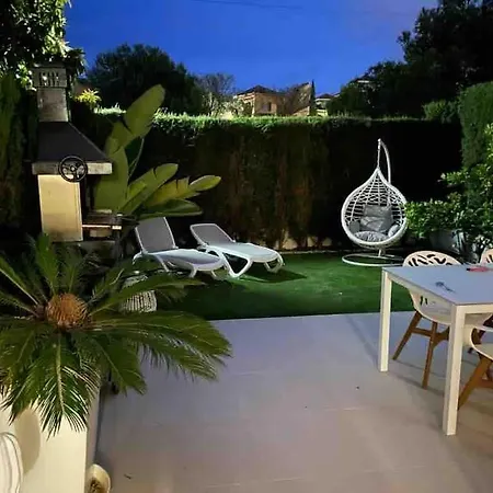 200m2 Lovely Townhouse, Near And Restaurants