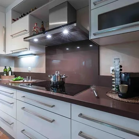 200m2 Lovely Townhouse, Near And Restaurants Apartment