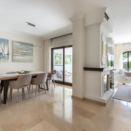 200m2 Lovely Townhouse, Near And Restaurants *