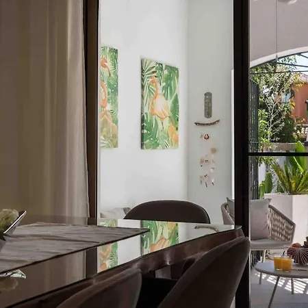 200m2 Lovely Townhouse, Near And Restaurants *