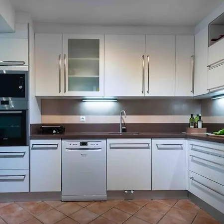 Apartment 200m2 Lovely Townhouse, Near And Restaurants